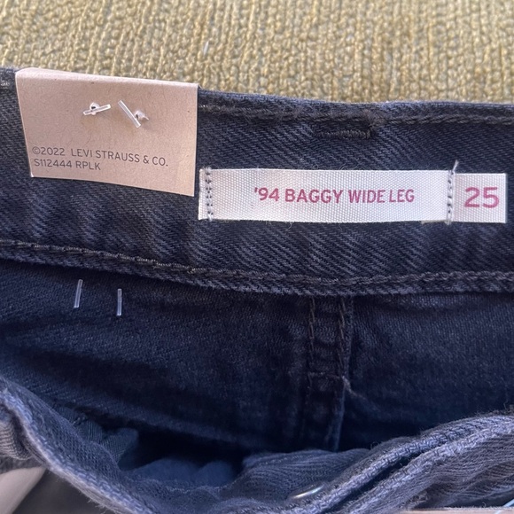 Levi's ‼️‼️
Women's '94 Baggy Spliced
Cotton Wide-Leg Jeans - Picture 6 of 7